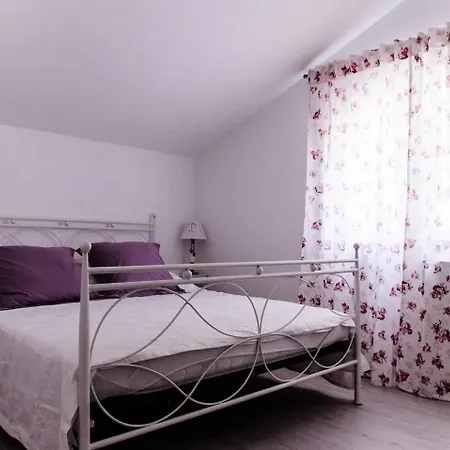 Lägenhet Lara Rose Shared Pool Žrnovnica