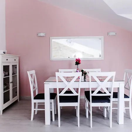 Lara Rose Apartment *