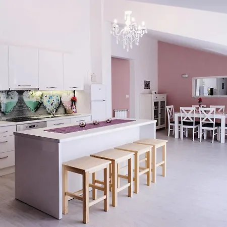 Lägenhet Lara Rose Shared Pool *