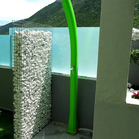 Lara Rose Shared Pool * Žrnovnica