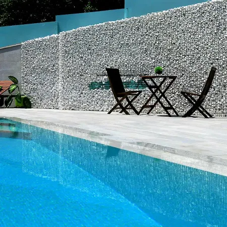 Apartment Lara Rose Zrnovnica