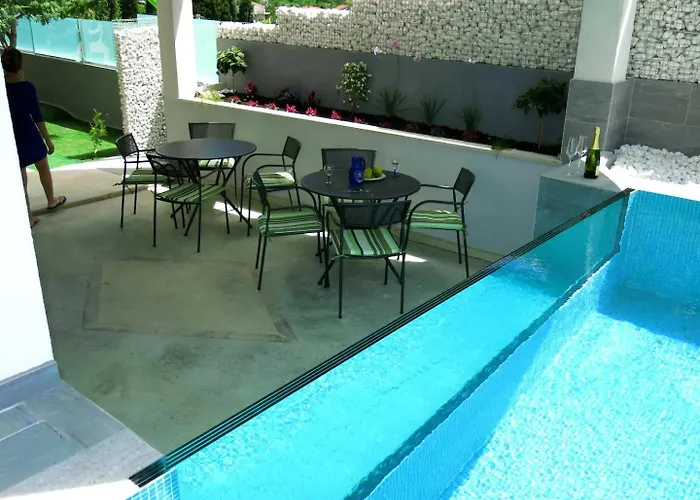 Lara Rose Shared Pool Appartement Žrnovnica